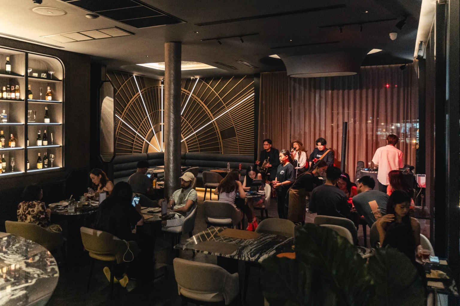 glare-cascade-hotel-bangkok-night-dining
